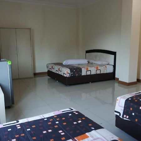 Hotel Sulawesi Gorontalo Сурабая Экстерьер фото